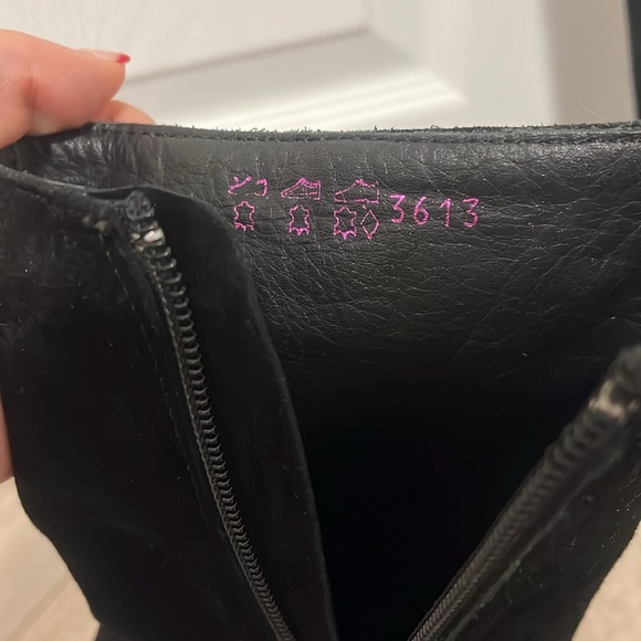 Vera Cuoio Black Suede Leather Heeled Booties - Picture 2 of 4